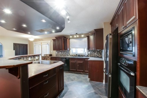 108 Cartwright Avenue, Veinerville, AB - Indoor Photo Showing Kitchen With Upgraded Kitchen