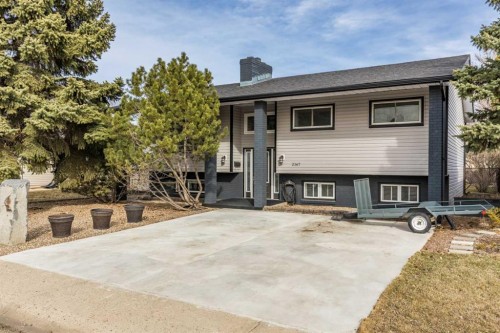 2167 10 Avenue NE Medicine Hat, AB T1C 1L6