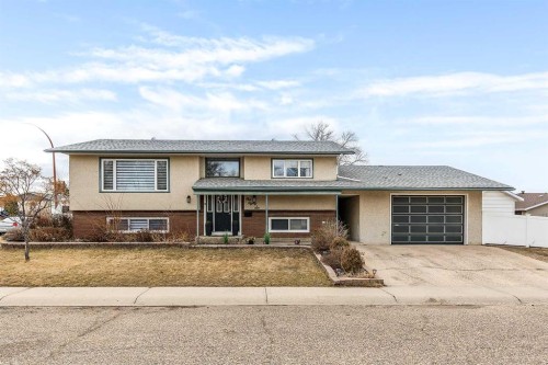 186 Hull Crescent NE Medicine Hat, AB T1C 1E1