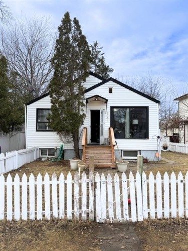 319 7 Street SE Medicine Hat, AB T1A 1J8