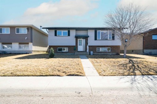 25 Seven Persons Crescent SW Medicine Hat, AB T1B 2A6