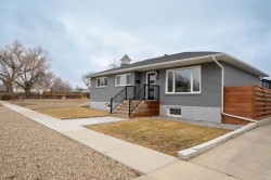 409 2 Street SERedcliff, AB T0J 2P0