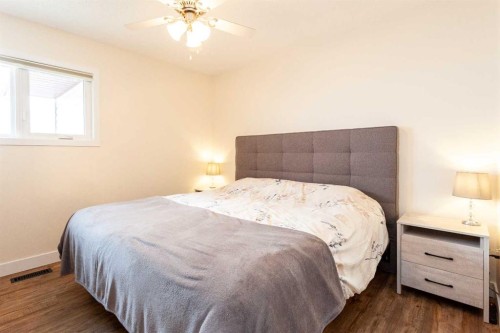 112 Railway Avenue West, Schuler, AB - Indoor Photo Showing Bedroom