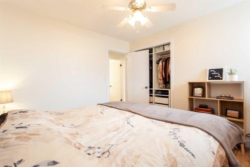 112 Railway Avenue West, Schuler, AB - Indoor Photo Showing Bedroom