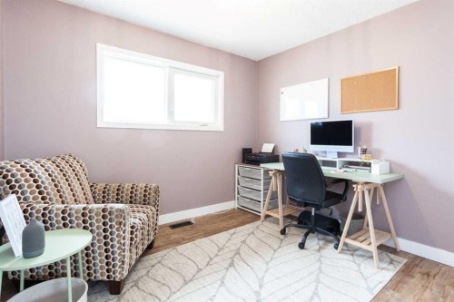 112 Railway Avenue West, Schuler, AB - Indoor Photo Showing Office