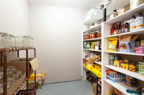112 Railway Avenue West, Schuler, AB - Indoor With Storage