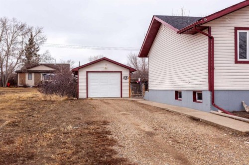112 Railway Avenue West, Schuler, AB - Outdoor