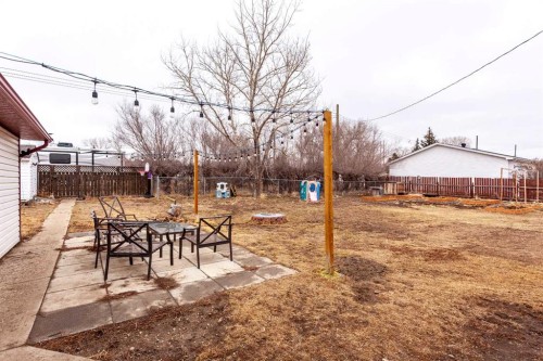 112 Railway Avenue West, Schuler, AB - Outdoor