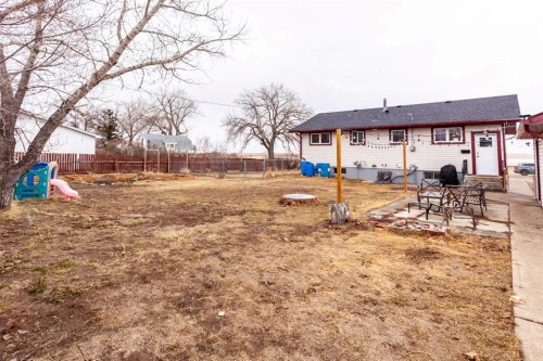 112 Railway Avenue West, Schuler, AB - Outdoor
