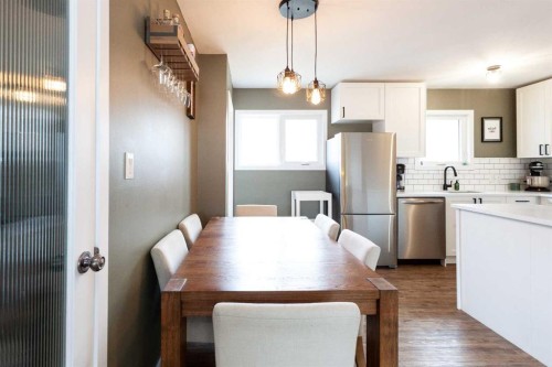 112 Railway Avenue West, Schuler, AB - Indoor