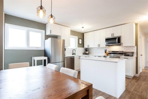 112 Railway Avenue West, Schuler, AB - Indoor Photo Showing Kitchen