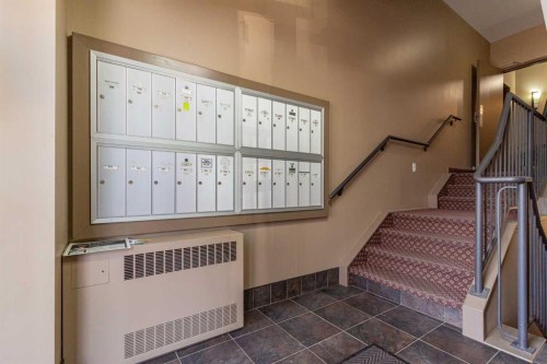 106-371 Aberdeen Street Se, Medicine Hat, AB - Indoor Photo Showing Other Room