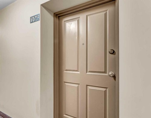 106-371 Aberdeen Street Se, Medicine Hat, AB - Indoor Photo Showing Other Room