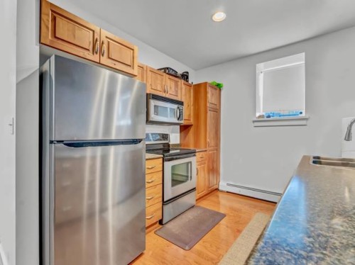 106-371 Aberdeen Street Se, Medicine Hat, AB - Indoor Photo Showing Kitchen With Double Sink