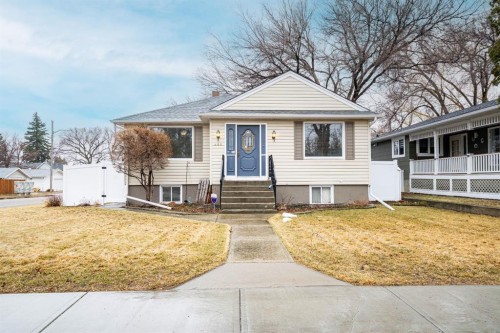 489 10 Street SE Medicine Hat, AB T1A 1R2