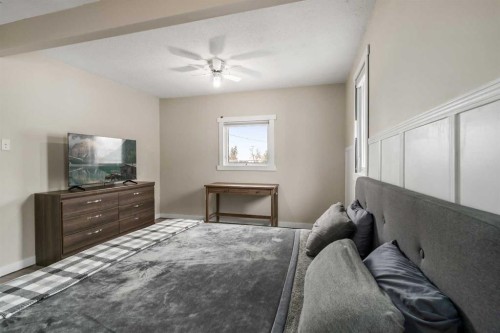 401 Broadway Avenue East, Redcliff, AB - Indoor Photo Showing Bedroom