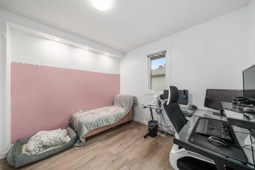 401 Broadway Avenue East, Redcliff, AB - Indoor Photo Showing Office