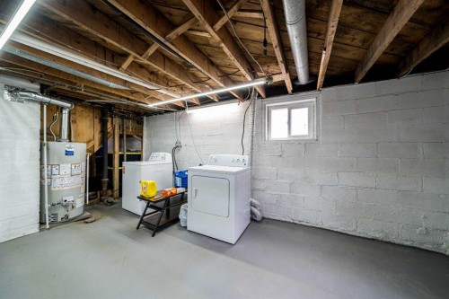 401 Broadway Avenue East, Redcliff, AB - Indoor Photo Showing Laundry Room