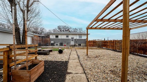 401 Broadway Avenue East, Redcliff, AB - Outdoor