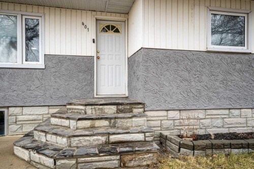 401 Broadway Avenue East, Redcliff, AB - Outdoor With Exterior