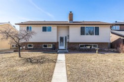 83 Cunliffe Crescent SEMedicine Hat, AB T1B 1K6