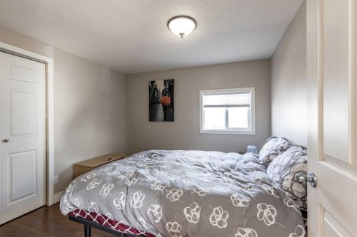 425 6 Street, Suffield, AB - Indoor Photo Showing Bedroom