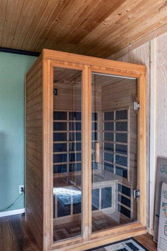 425 6 Street, Suffield, AB - Indoor Photo Showing Other Room