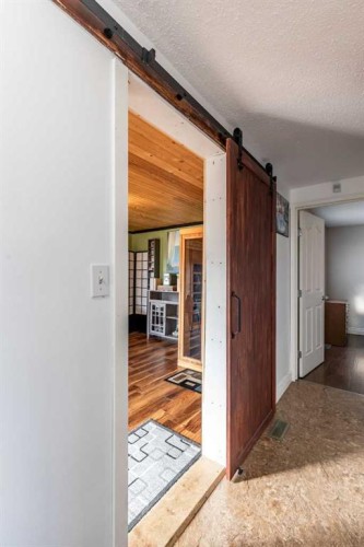 425 6 Street, Suffield, AB - Indoor Photo Showing Other Room