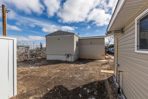 425 6 Street, Suffield, AB - Outdoor With Exterior