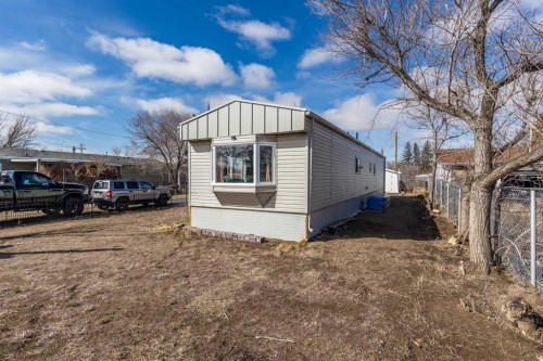425 6 Street, Suffield, AB - Outdoor
