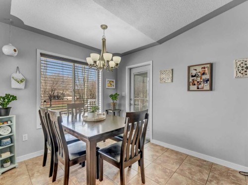 32 Spruce Close Se, Medicine Hat, AB - Indoor Photo Showing Dining Room