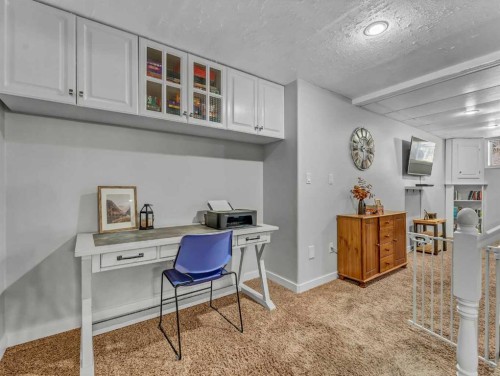 32 Spruce Close Se, Medicine Hat, AB - Indoor Photo Showing Office