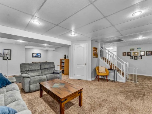 32 Spruce Close Se, Medicine Hat, AB - Indoor