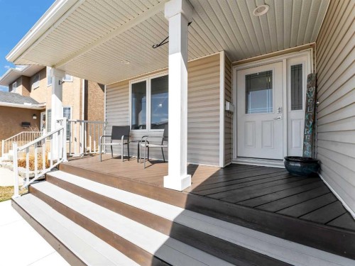 32 Spruce Close Se, Medicine Hat, AB - Outdoor With Deck Patio Veranda With Exterior