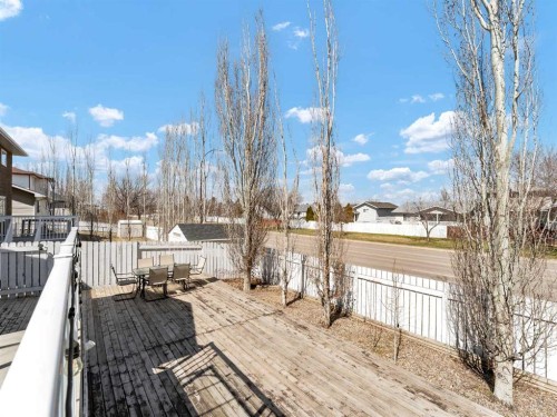 32 Spruce Close Se, Medicine Hat, AB - Outdoor With Deck Patio Veranda
