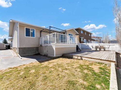 32 Spruce Close Se, Medicine Hat, AB - Outdoor With Deck Patio Veranda