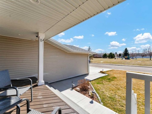 32 Spruce Close Se, Medicine Hat, AB - Outdoor With Exterior