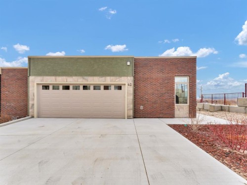 42 Palisades Lane NE Medicine Hat, AB T1C 2B4