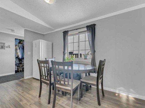 427 Main Street North, Redcliff, AB - Indoor Photo Showing Dining Room