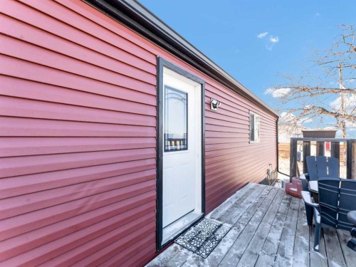 427 Main Street North, Redcliff, AB - Outdoor With Exterior