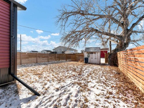 427 Main Street North, Redcliff, AB - Outdoor