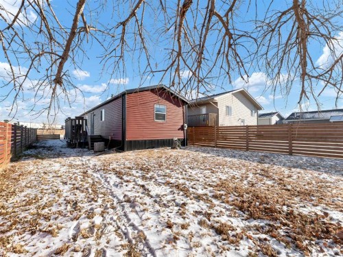 427 Main Street North, Redcliff, AB - Outdoor