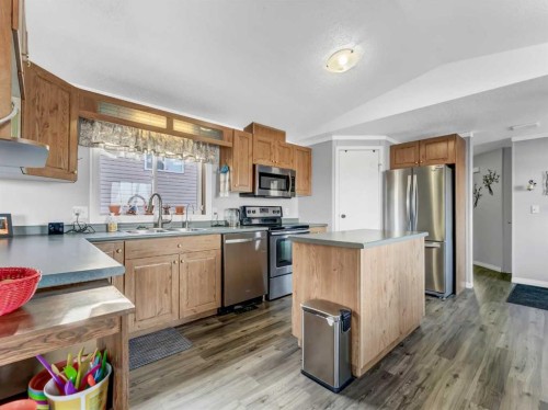 427 Main Street North, Redcliff, AB - Indoor Photo Showing Kitchen With Double Sink
