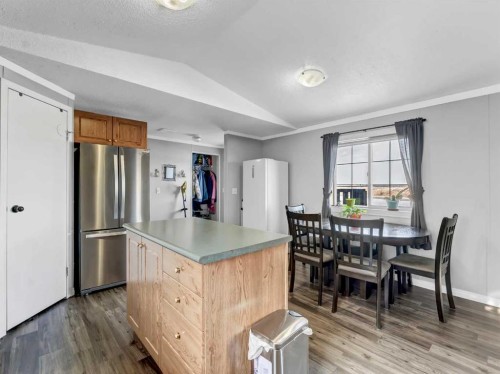 427 Main Street North, Redcliff, AB - Indoor