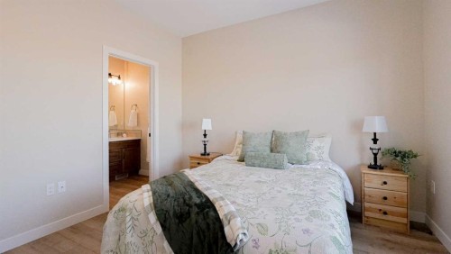 171 Parkview Crescent West, Bow Island, AB - Indoor Photo Showing Bedroom