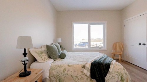 171 Parkview Crescent West, Bow Island, AB - Indoor Photo Showing Bedroom