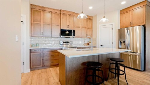 171 Parkview Crescent West, Bow Island, AB - Indoor Photo Showing Kitchen With Upgraded Kitchen
