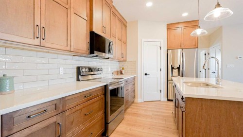 171 Parkview Crescent West, Bow Island, AB - Indoor Photo Showing Kitchen With Double Sink With Upgraded Kitchen