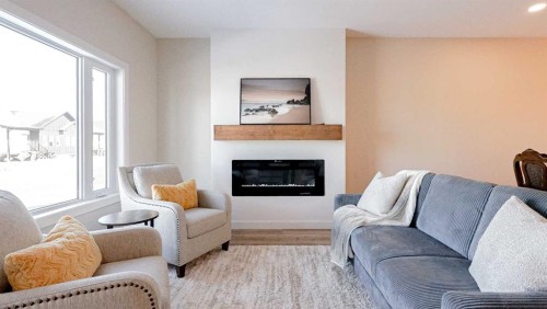 173 Parkview Crescent West, Bow Island, AB - Indoor Photo Showing Living Room With Fireplace