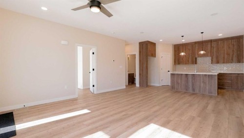 240 Parkview Lane West, Bow Island, AB - Indoor Photo Showing Kitchen